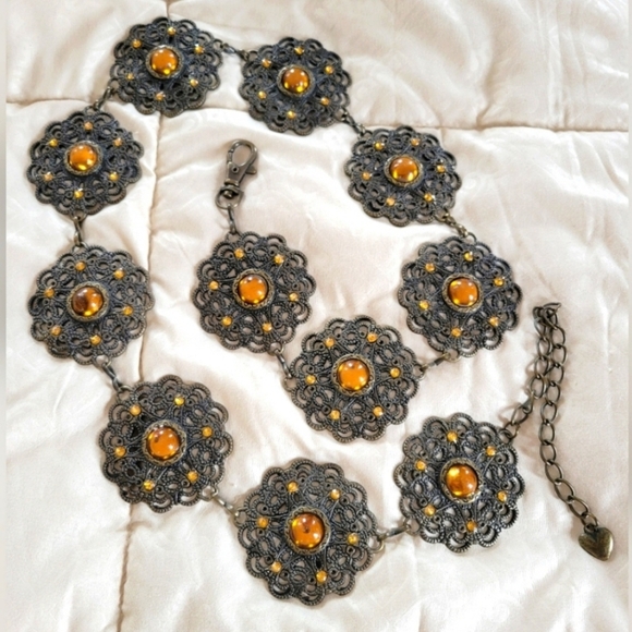VTG Bronze Tone & Amber Lucite Flower Hippie Chain Belt w/ Rhinestone Ac… - Picture 13 of 13